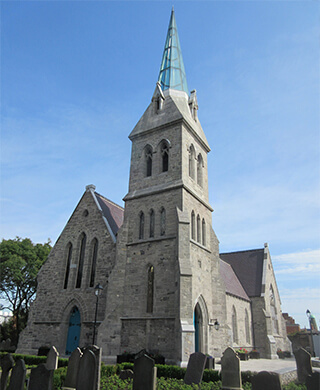 Pearse Lyons-owned distillery and whiskey museum in the old St James church.