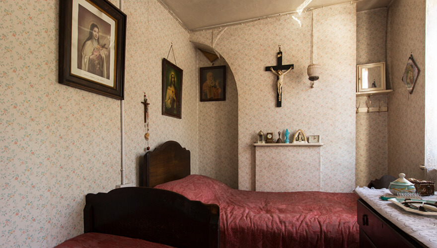 bedroom of the iveagh trust museum flat